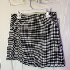 Forever 21 Mini skirt with cute detailed pattern